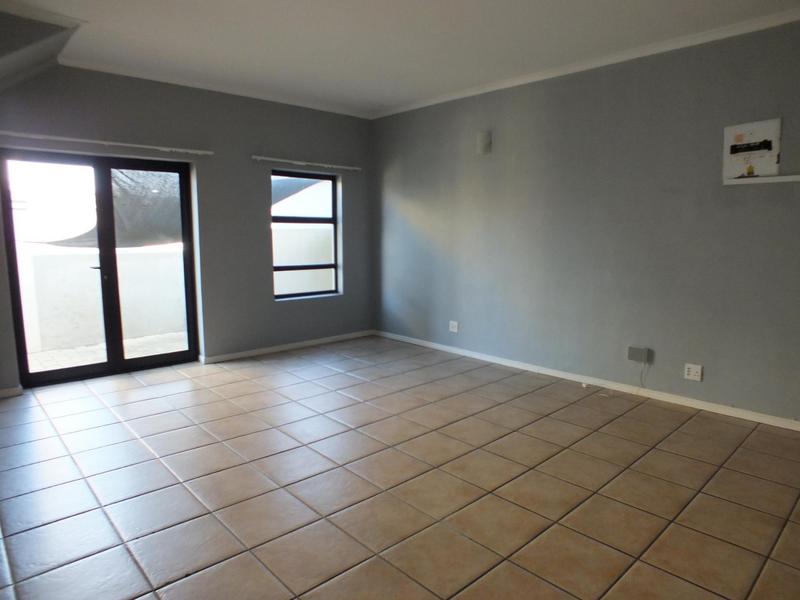 To Let 4 Bedroom Property for Rent in Van Riebeeckshof Western Cape